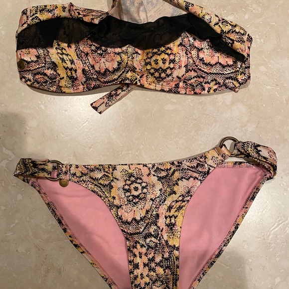 Volcom bikini - Picture 2 of 4